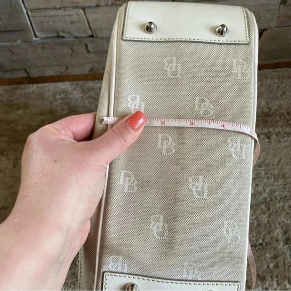 Dooney & Bourke Signature Vintage Ivory Medium Purse Hand Bag Monogrammed - Picture 14 of 16